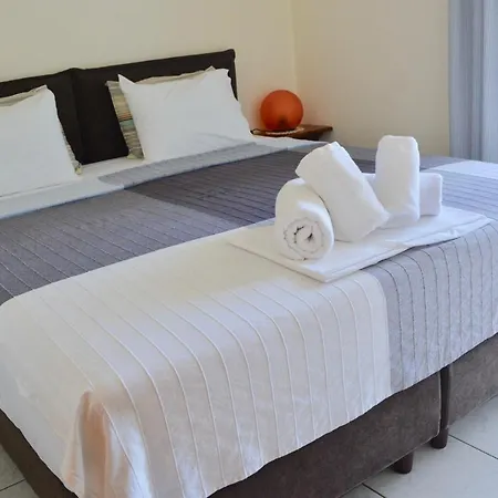 Troumpas Family & 3*