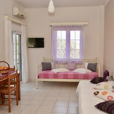 Troumpas Family & Guest house Leonidio