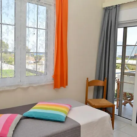 Troumpas Family & Pensionat Leonídion