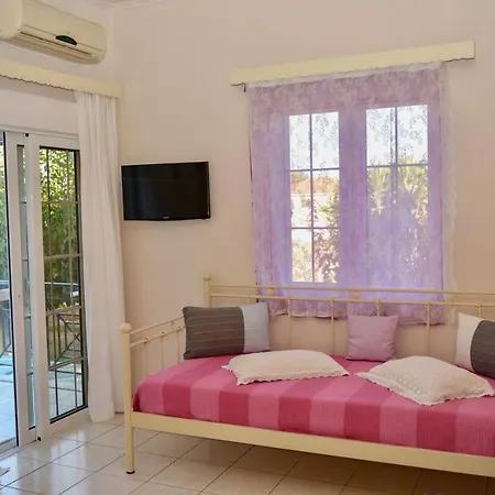 Troumpas Family & Guest house