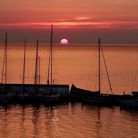 Troumpas Family & 3* Leonídion