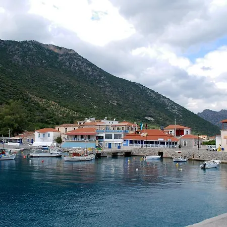 Troumpas Family & 3*