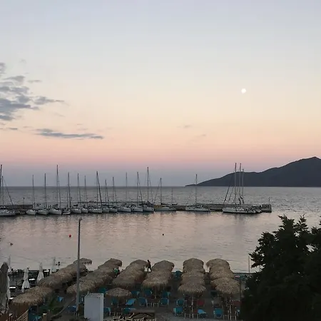 Troumpas Family & Gasthof Leonídion