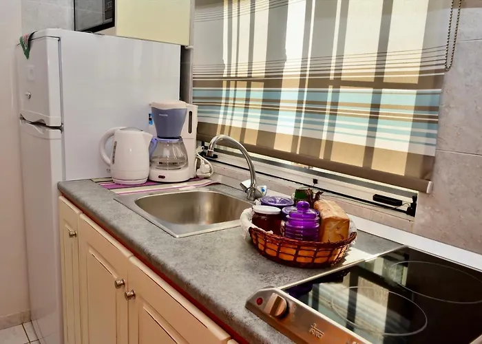 Troumpas Family & 招待所 3*