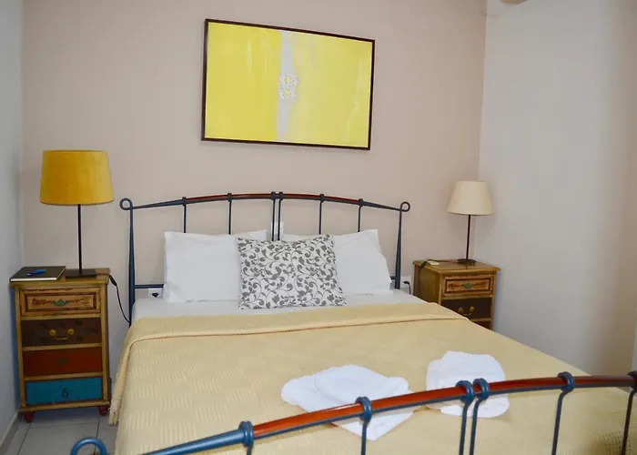 Troumpas Family & Pensionat Leonídion