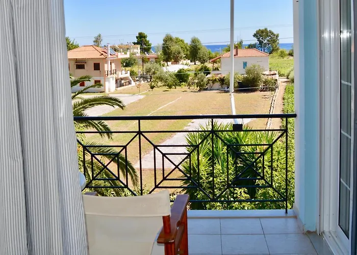 Troumpas Family & 3* Leonídion