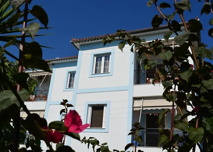 Troumpas Family & 利昂尼迪翁