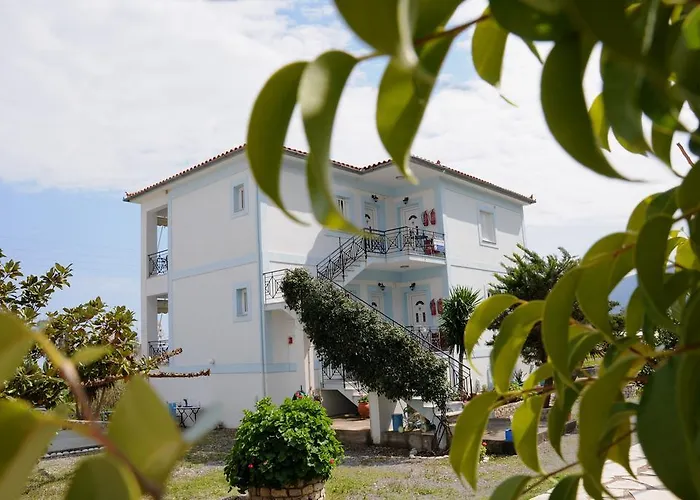 招待所 Troumpas Family & 利昂尼迪翁