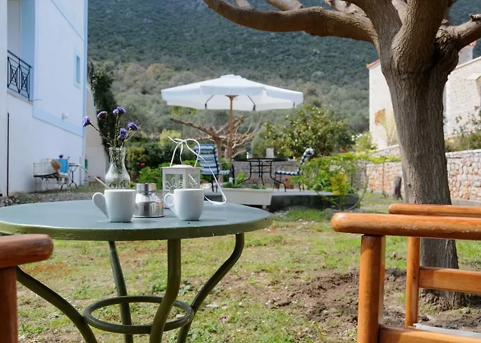 招待所 Troumpas Family & 3*