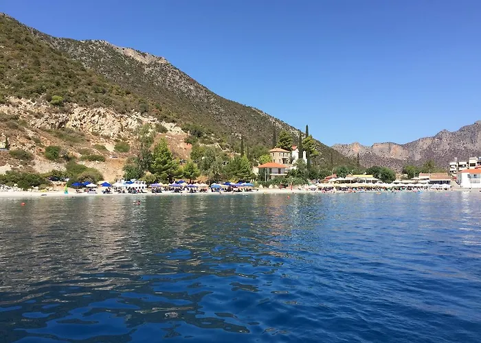 招待所 Troumpas Family & 3*